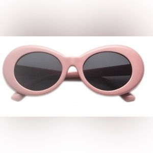 Bold Rrtro Oval Mod Frame Sunglasses